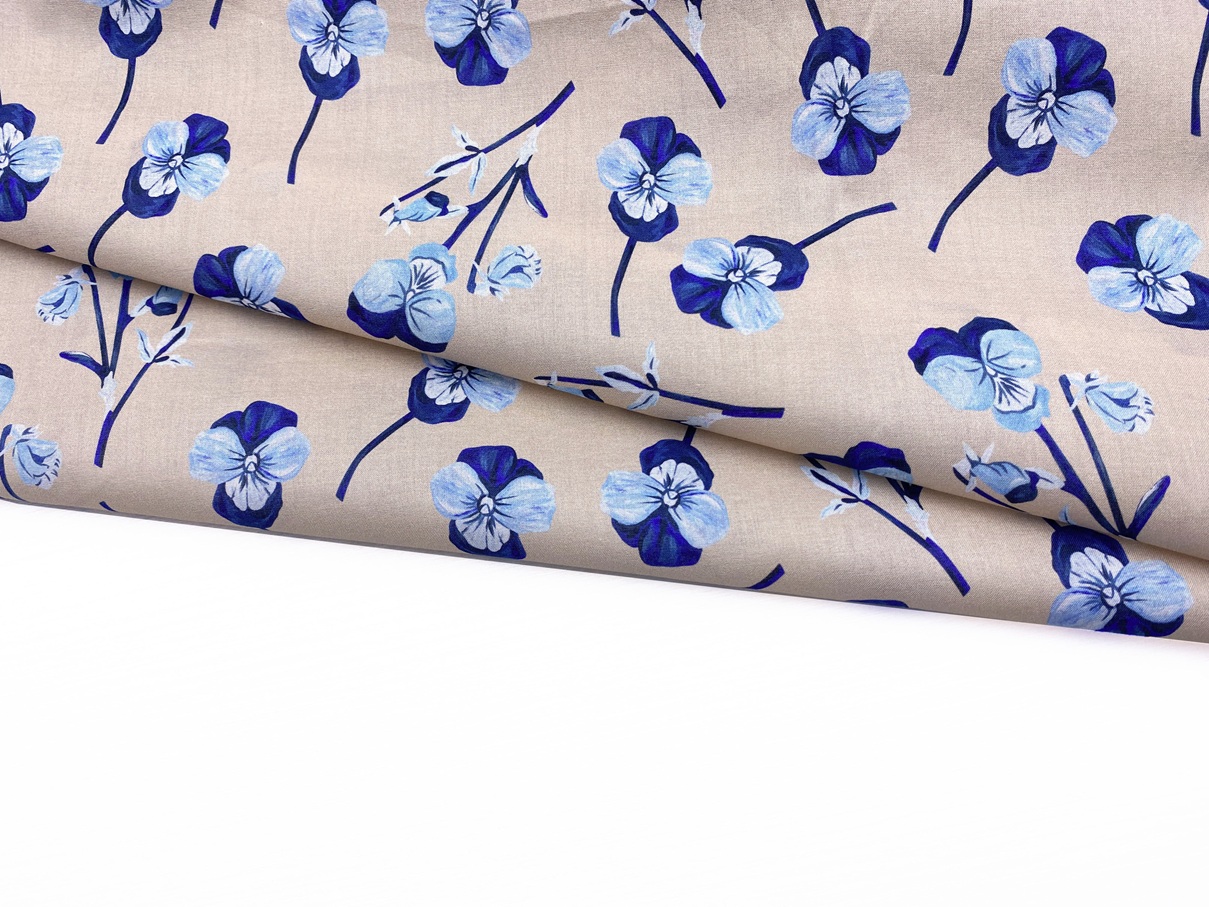 Ткань Батист   пудрового  цвета с принтом  голубые фиалки 14282 3